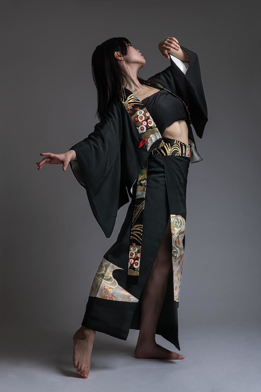 [Sample collection] Kimono jacket and long skirt Black and Gold